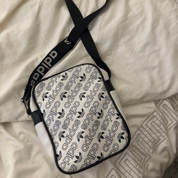 Adidas bag - Picture 1 of 2